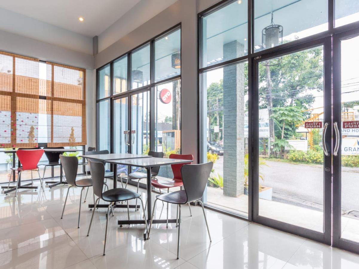 Oyo 1127 Baan Siam Hotel Csiangraj Kültér fotó