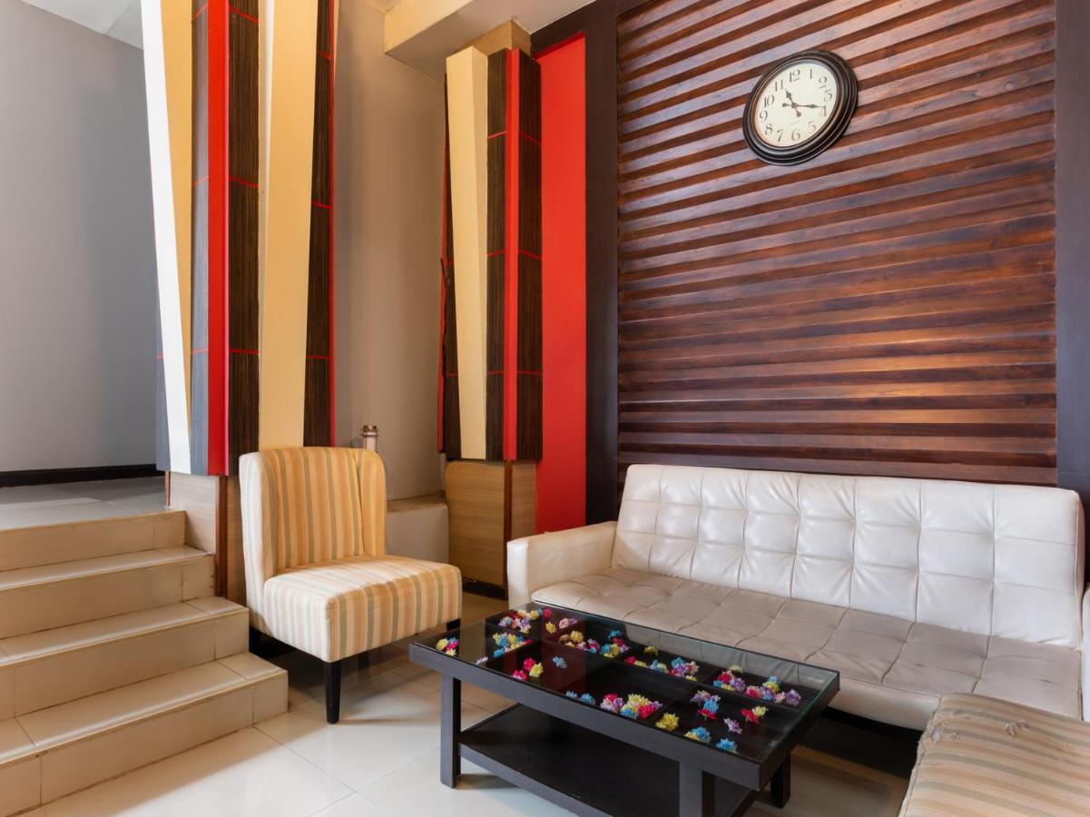Oyo 1127 Baan Siam Hotel Csiangraj Kültér fotó
