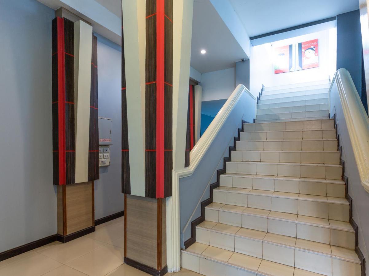 Oyo 1127 Baan Siam Hotel Csiangraj Kültér fotó