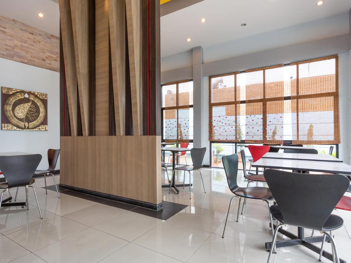 Oyo 1127 Baan Siam Hotel Csiangraj Kültér fotó