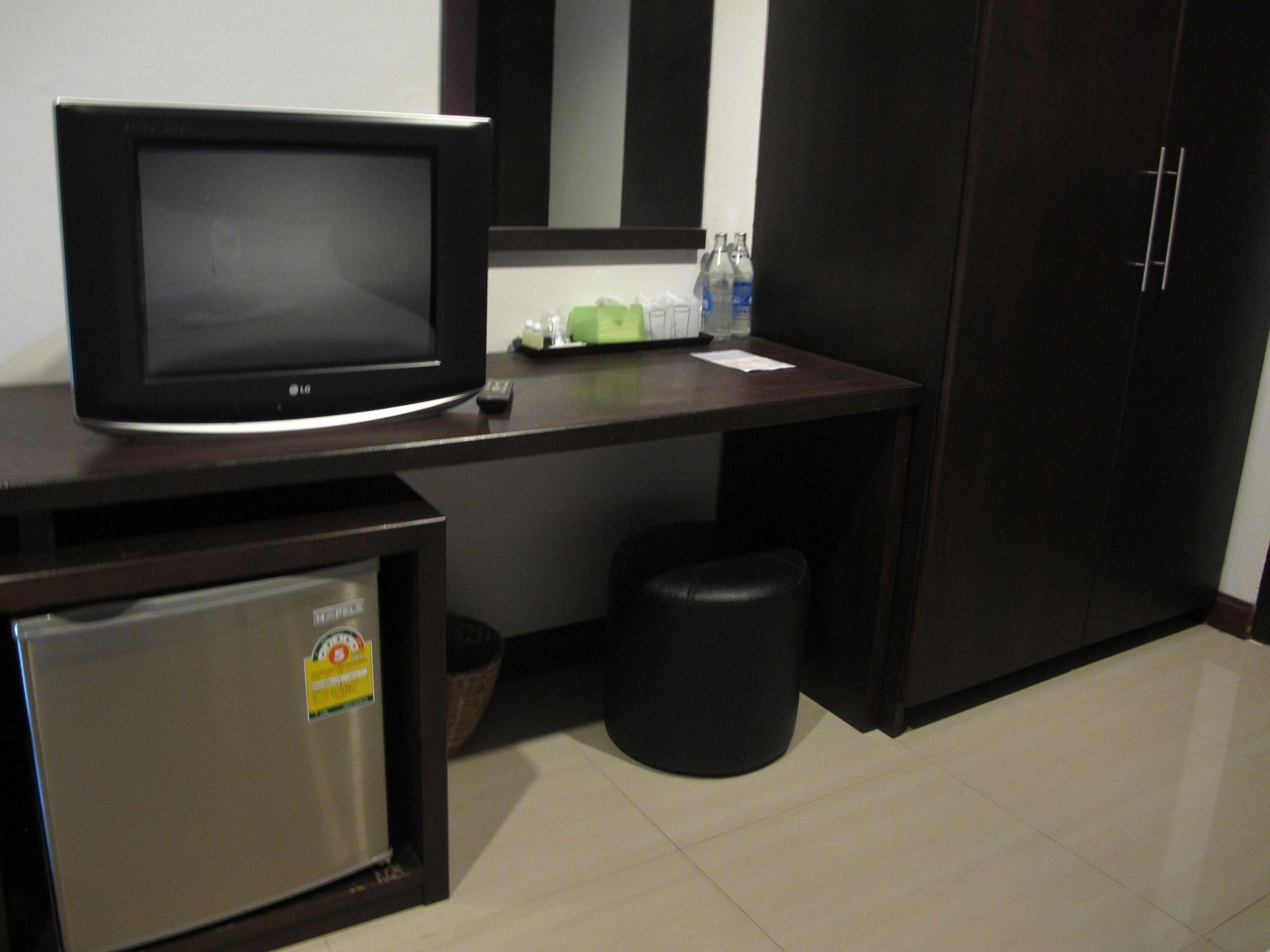 Oyo 1127 Baan Siam Hotel Csiangraj Kültér fotó