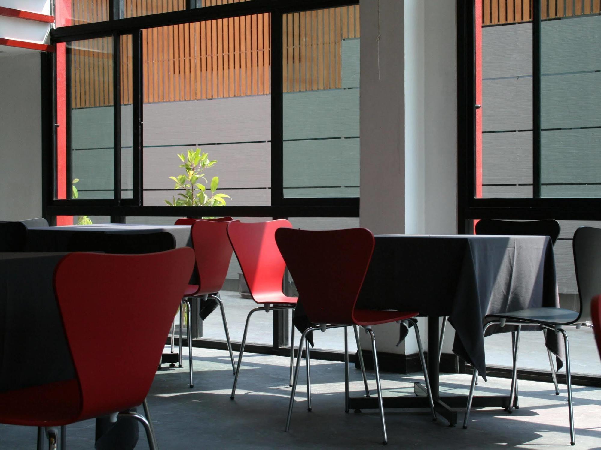 Oyo 1127 Baan Siam Hotel Csiangraj Kültér fotó