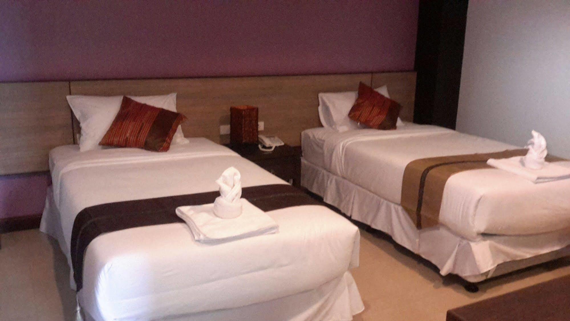 Oyo 1127 Baan Siam Hotel Csiangraj Kültér fotó